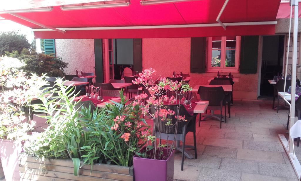 Logis hotel-restaurant Le Chêne Vert Saint-Pourçain-sur-Sioule Exterior foto