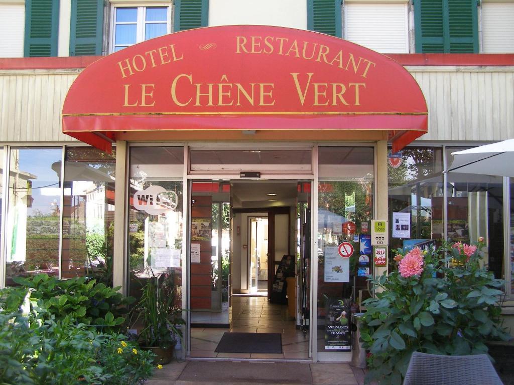 Logis hotel-restaurant Le Chêne Vert Saint-Pourçain-sur-Sioule Exterior foto